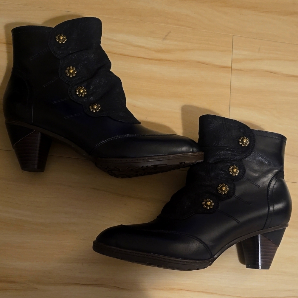 Elegant Black Ankle Boots